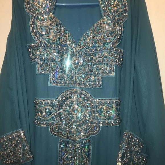 Modest dress - Picture 4 of 5